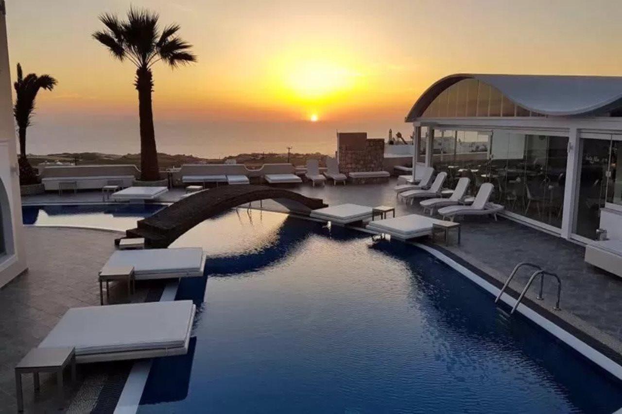 B Suites Фира Екстериор снимка