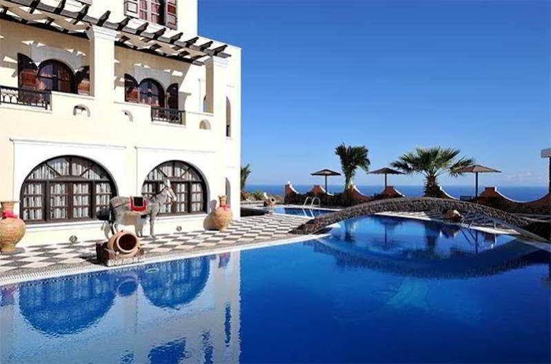 B Suites Фира Екстериор снимка