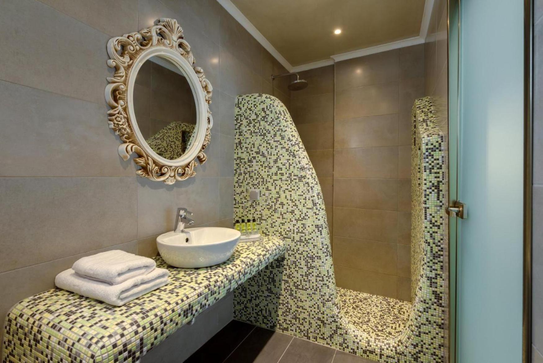 B Suites Фира Екстериор снимка
