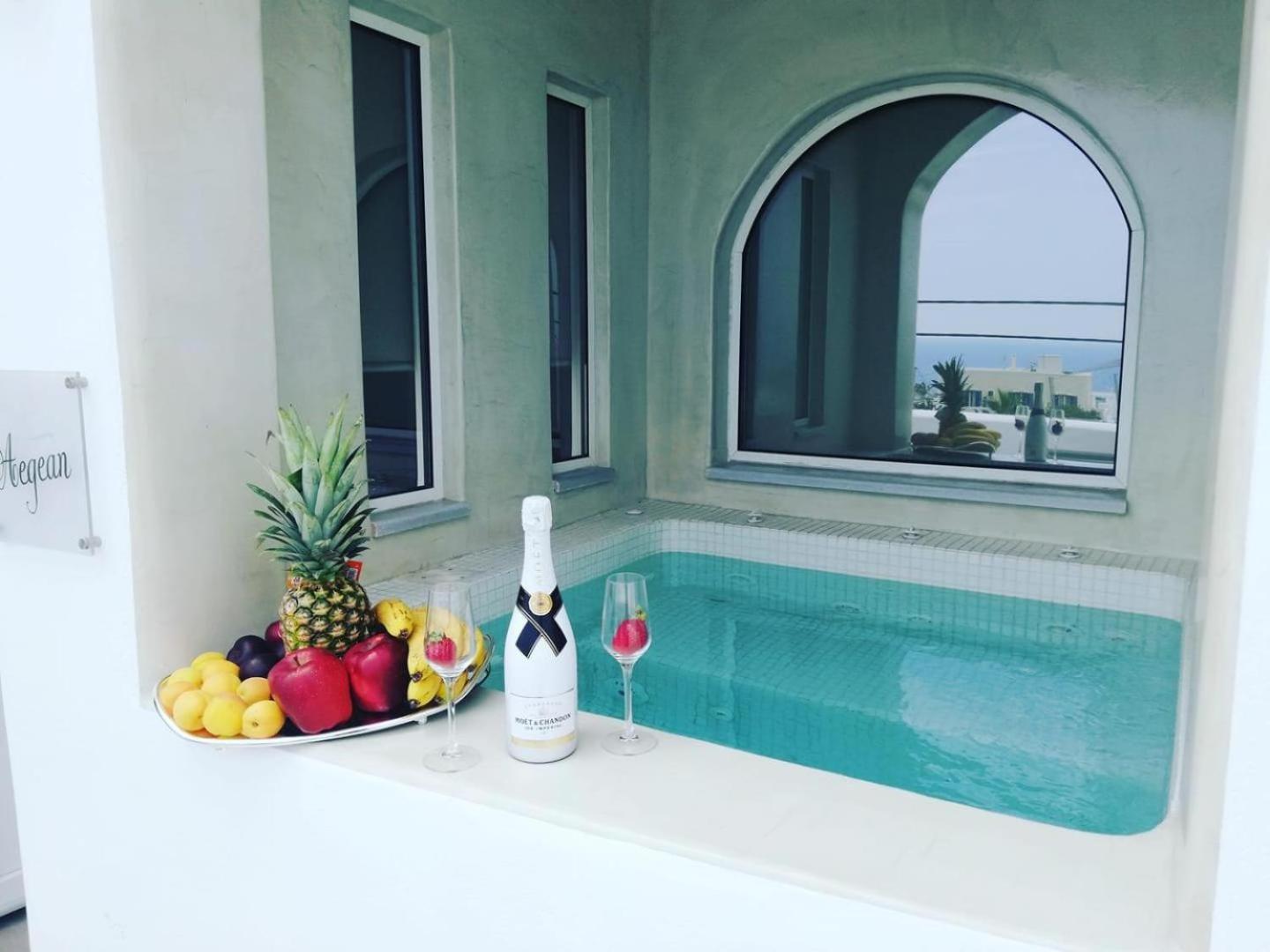 B Suites Фира Екстериор снимка
