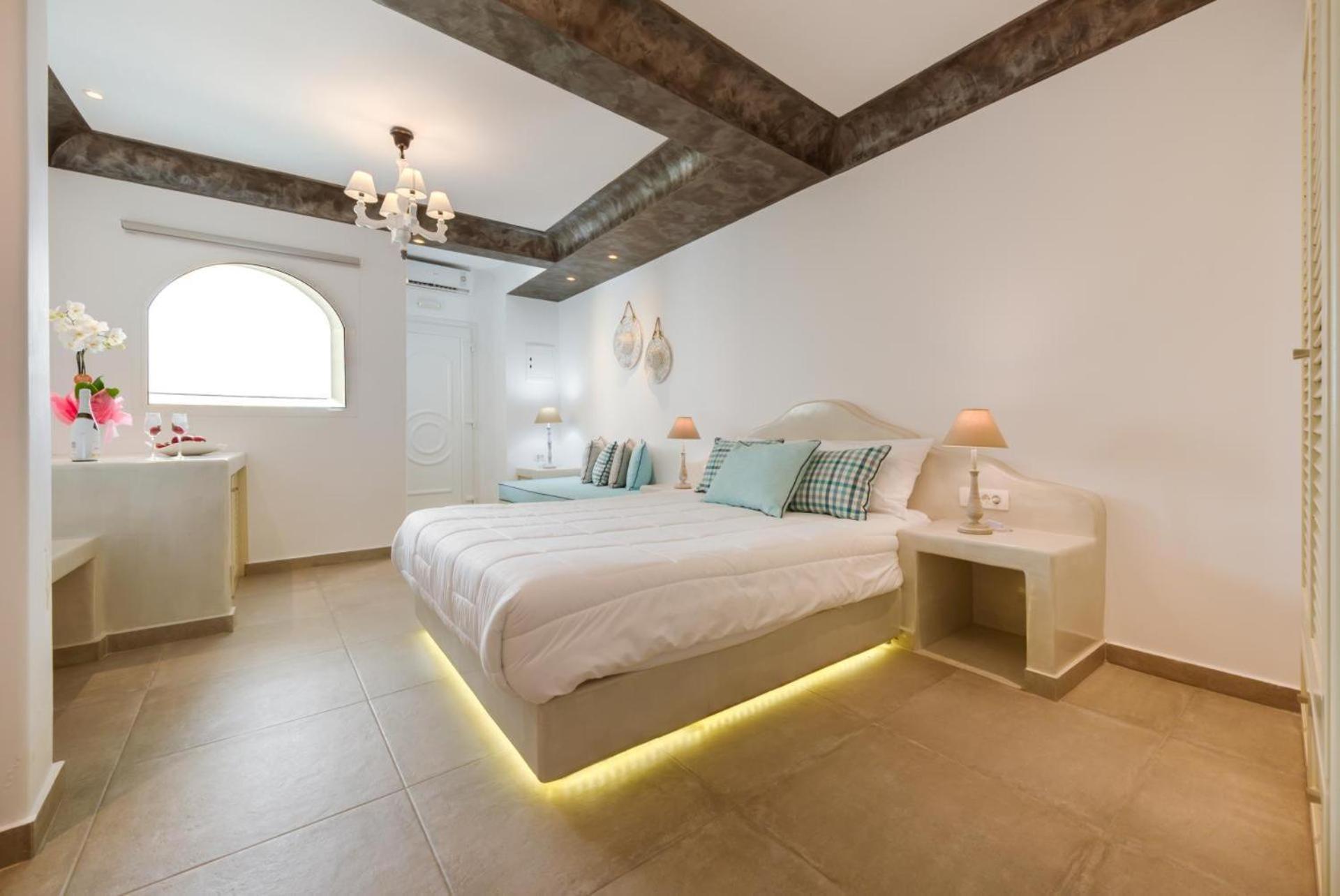 B Suites Фира Екстериор снимка