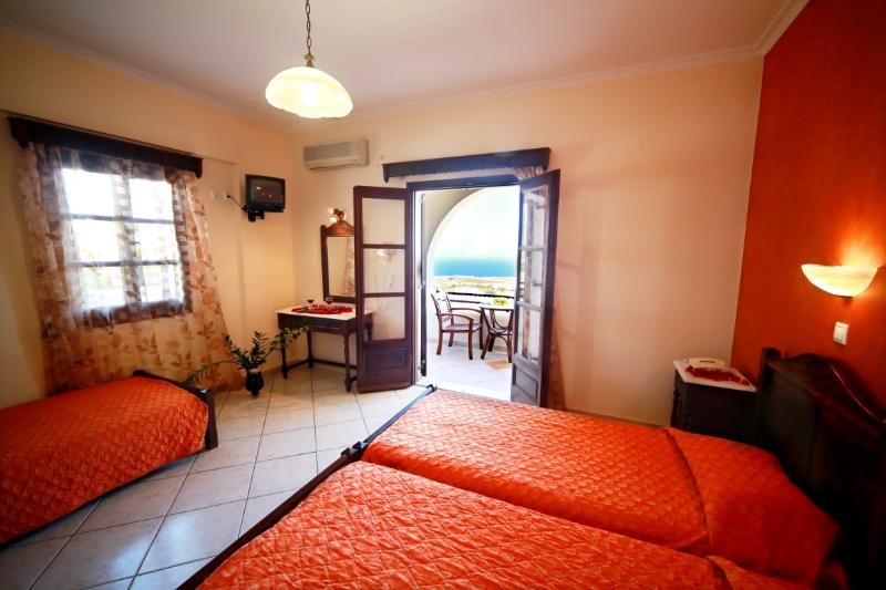 B Suites Фира Екстериор снимка