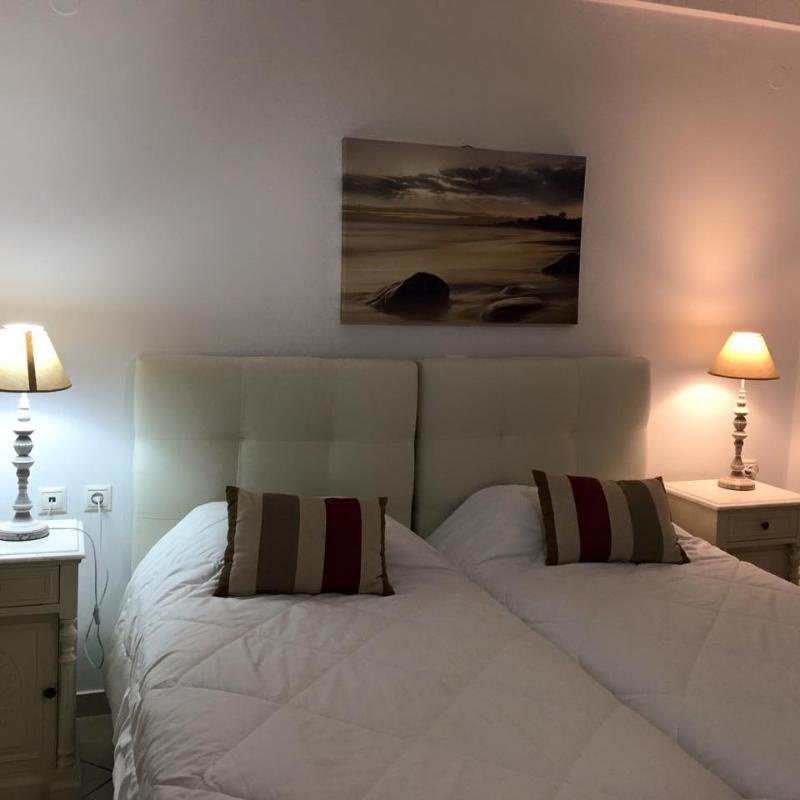 B Suites Фира Екстериор снимка