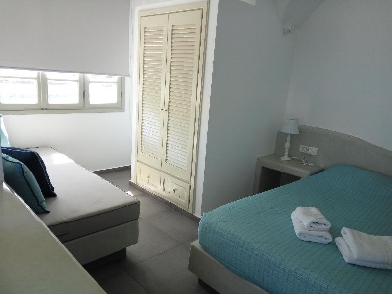 B Suites Фира Екстериор снимка